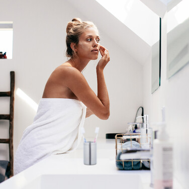 Relaxdays 4-tlg. Badezimmer Set glänzendes Silber