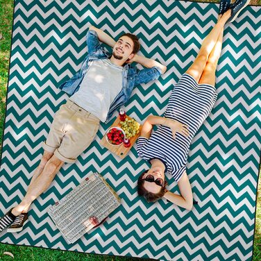 Relaxdays Picknickdecke XXL, 200x200 cm, wärmeisoliert & wasserdicht, Tragegriff, Faltbare Fleece Stranddecke, grün/weiß