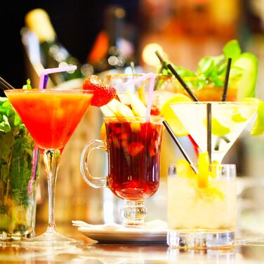 Relaxdays Cocktailset, 5-teilig: Shaker 500 ml, Eiseimer, Zange, Flaschenkühler, Barmaß, schwarz