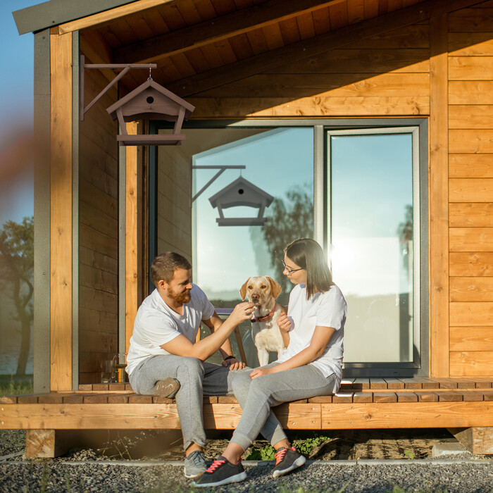 Relaxdays Braunes Vogelfutterhaus zur Wandmontage